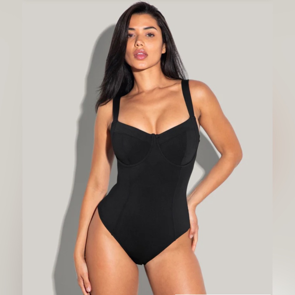 TA3 LiftyBlack One-Piece Swimsuit with Supportive Cups
